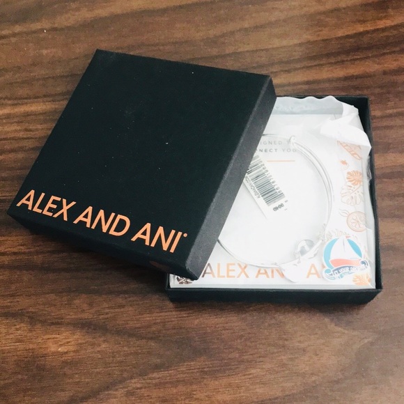 Let Your Dreams Set Sail Bracelet - Picture 3 of 7